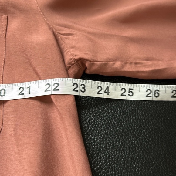 VINCE Relaxed Band Collar Blouse Terracota Button Front Satin Pearl Buttons XL - Picture 13 of 13